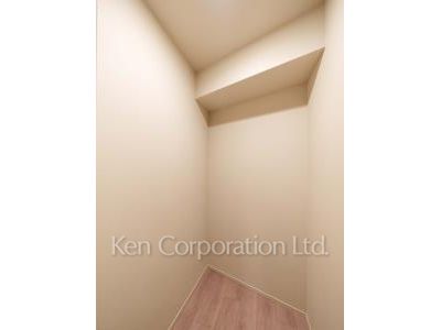 Shoes-In Closet ※Photo of the same layout on 5 floor. Decoration and fixture may differ.