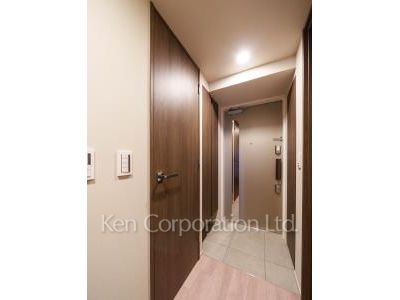 Entrance ※Photo of the same layout on 5 floor. Decoration and fixture may differ.