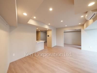 Living-Dining ※Photo of the same layout on 5 floor. Decoration and fixture may differ.