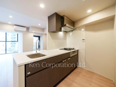 Kitchen ※Photo of the same layout on 5 floor. Decoration and fixture may differ.