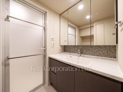 Powder Room ※Photo of the same layout on 5 floor. Decoration and fixture may differ.