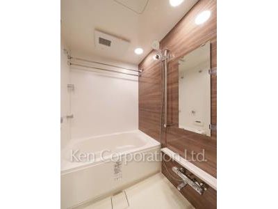 Bath ※Photo of the same layout on 5 floor. Decoration and fixture may differ.