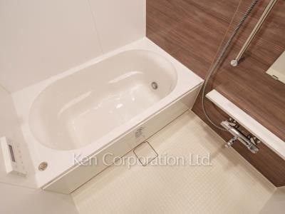 Bath ※Photo of the same layout on 5 floor. Decoration and fixture may differ.