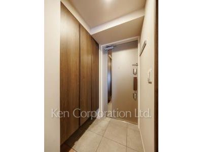 Entrance ※Photo of the same layout on 5 floor. Decoration and fixture may differ.