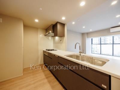 Kitchen ※Photo of the same layout on 5 floor. Decoration and fixture may differ.