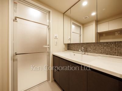 Powder Room ※Photo of the same layout on 5 floor. Decoration and fixture may differ.