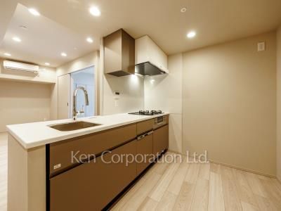 Kitchen ※Photo of the same layout on 5 floor. Decoration and fixture may differ.