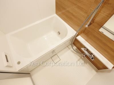 Bath ※Photo of the same layout on 5 floor. Decoration and fixture may differ.