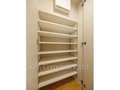 Shoes Closet