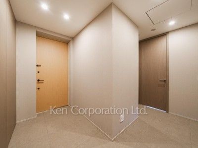 Entrance ※Photo of the same layout on 38 floor. Decoration and fixture may differ.