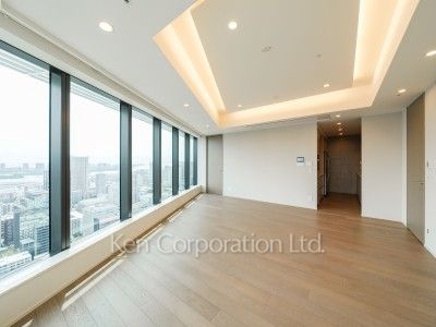 Living-Dining ※Photo of the same layout on 38 floor. Decoration and fixture may differ.