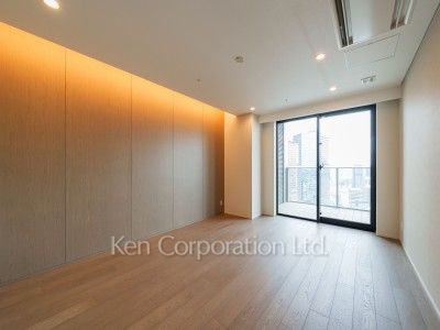 Master Bedroom ※Photo of the same layout on 38 floor. Decoration and fixture may differ.