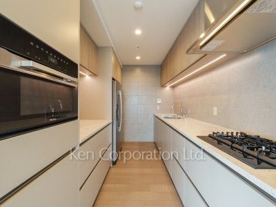 Kitchen ※Photo of the same layout on 38 floor. Decoration and fixture may differ.