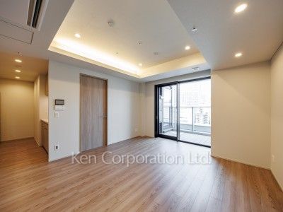 Living-Dining ※Photo of the same layout on 8 floor. Decoration and fixture may differ.