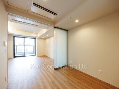 Bedroom ※Photo of the same layout on 8 floor. Decoration and fixture may differ.
