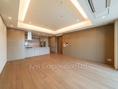 Living-Dining ※Photo of the same layout on 38 floor. Decoration and fixture may differ.