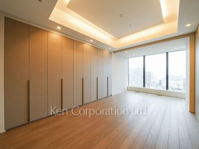 Master Bedroom ※Photo of the same layout on 38 floor. Decoration and fixture may differ.