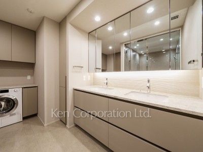 Powder Room ※Photo of the same layout on 38 floor. Decoration and fixture may differ.