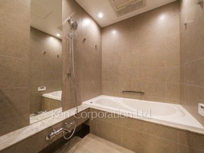 Bath ※Photo of the same layout on 38 floor. Decoration and fixture may differ.
