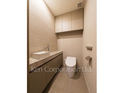 Lavatory ※Photo of the same layout on 38 floor. Decoration and fixture may differ.
