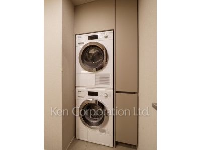 Washer-Dryer ※Photo of the same layout on 38 floor. Decoration and fixture may differ.
