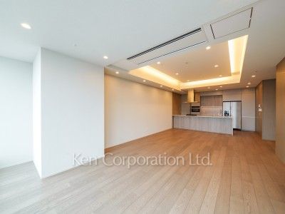 Living-Dining ※Photo of the same layout on 38 floor. Decoration and fixture may differ.