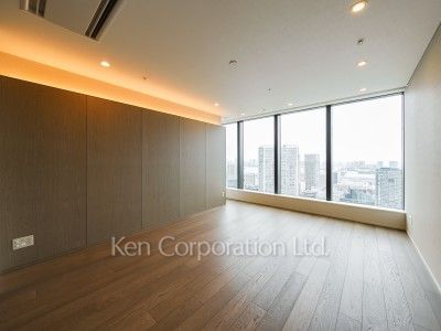 Master Bedroom ※Photo of the same layout on 38 floor. Decoration and fixture may differ.
