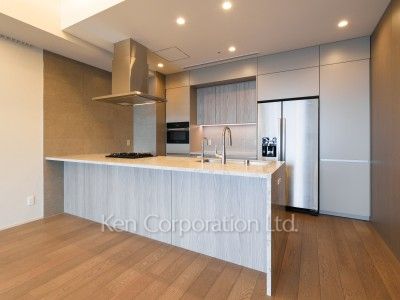 Kitchen ※Photo of the same layout on 38 floor. Decoration and fixture may differ.
