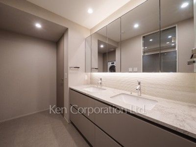 Powder Room ※Photo of the same layout on 38 floor. Decoration and fixture may differ.