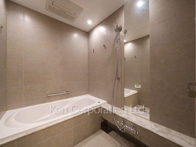 Bath ※Photo of the same layout on 38 floor. Decoration and fixture may differ.