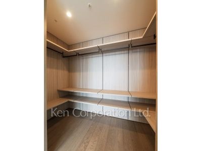Walk-In Closet ※Photo of the same layout on 38 floor. Decoration and fixture may differ.