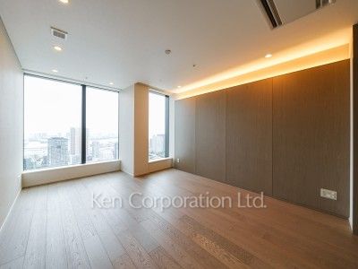 Master Bedroom ※Photo of the same layout on 38 floor. Decoration and fixture may differ.