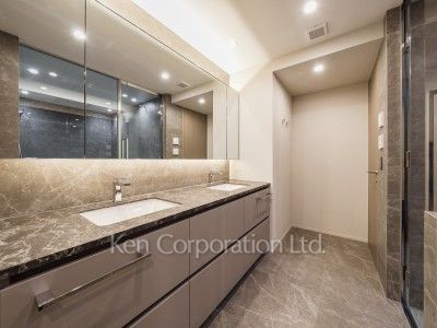 Powder Room ※Photo of the same layout on 38 floor. Decoration and fixture may differ.