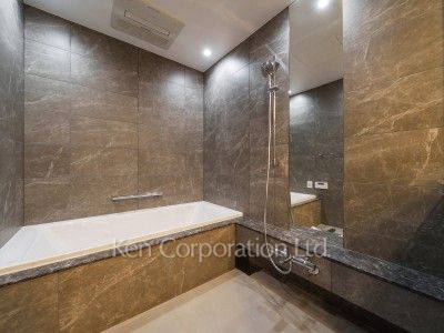 Bath ※Photo of the same layout on 38 floor. Decoration and fixture may differ.
