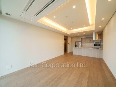 Living-Dining ※Photo of the same layout on 38 floor. Decoration and fixture may differ.