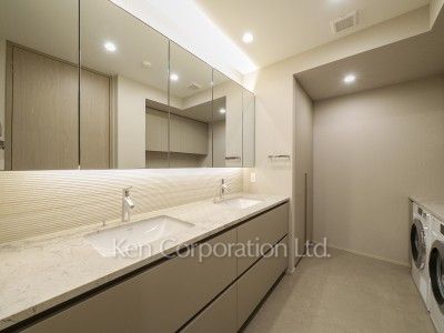 Powder Room ※Photo of the same layout on 38 floor. Decoration and fixture may differ.