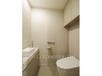 Lavatory ※Photo of the same layout on 38 floor. Decoration and fixture may differ.