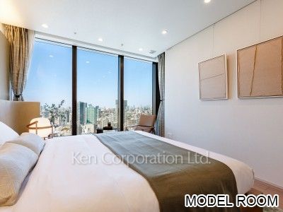 Master Bedroom ※Staged Unit ※Photo of the same layout on 31 floor. Decoration and fixture may differ.