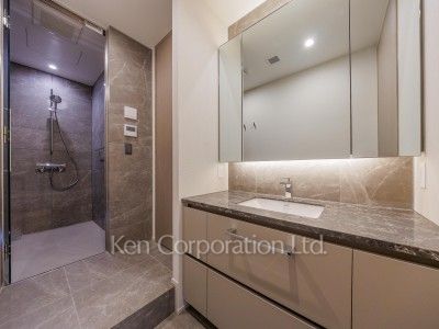 Powder Room ※Photo of the same layout on 33 floor. Decoration and fixture may differ.