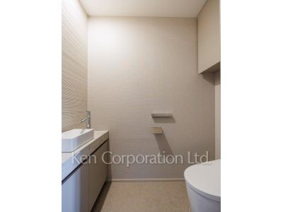 Bath ※Photo of the same layout on 33 floor. Decoration and fixture may differ.