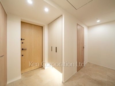Lavatory ※Photo of the same layout on 10 floor. Decoration and fixture may differ.