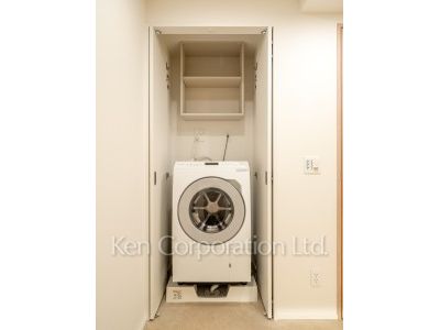 Closet ※Photo of the same layout on 10 floor. Decoration and fixture may differ.