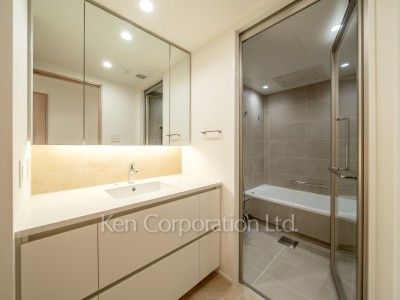 Bedroom ※Photo of the same layout on 10 floor. Decoration and fixture may differ.