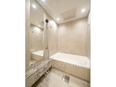 Kitchen ※Photo of the same layout on 10 floor. Decoration and fixture may differ.
