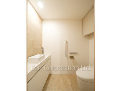 Kitchen ※Photo of the same layout on 10 floor. Decoration and fixture may differ.