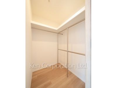 Powder Room ※Photo of the same layout on 10 floor. Decoration and fixture may differ.