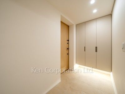 Entrance ※Photo of the same layout on 17 floor. Decoration and fixture may differ.