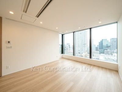 Master Bedroom ※Photo of the same layout on 17 floor. Decoration and fixture may differ.