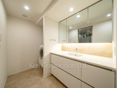 Powder Room ※Photo of the same layout on 17 floor. Decoration and fixture may differ.