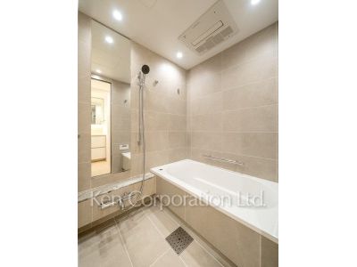 Bath ※Photo of the same layout on 17 floor. Decoration and fixture may differ.